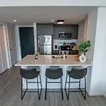 Luxurious King Bed Suite In Downtown Miami